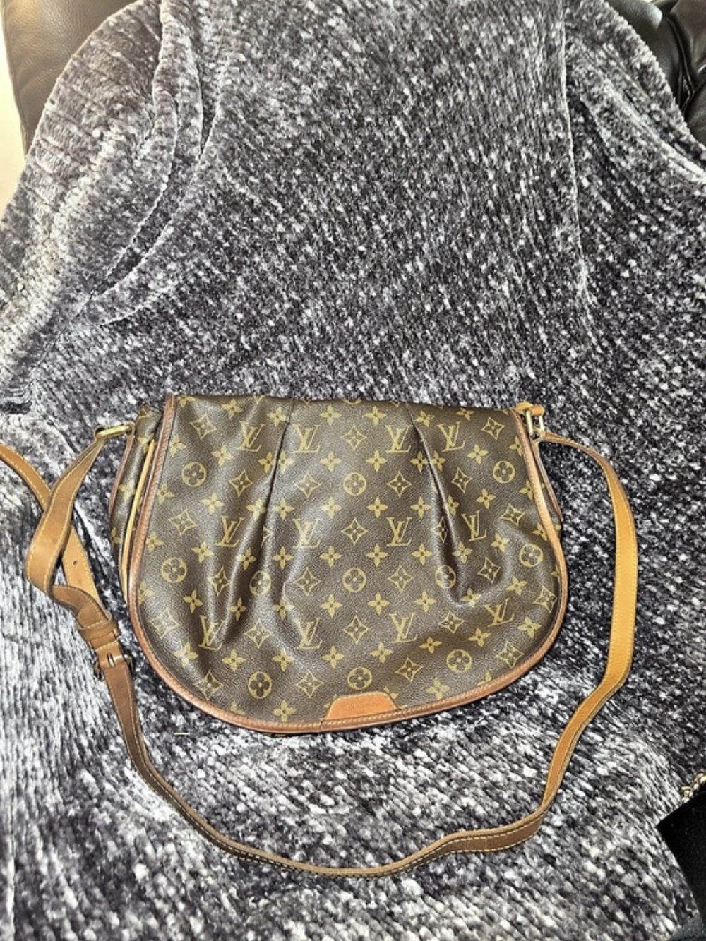 Louis Vuitton Ménilmontant MM Monogram – PROJECT BAG / RESTORATION